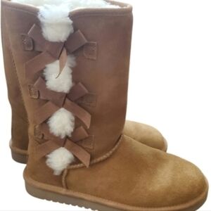 NEW Ugg Victoria Suede Leather Short Bow Boot 7 Brown Tan